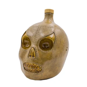 Arena, escultura de Felipe Martí en cerámica de alta temperatura con rostro estilizado y acabado texturizado.