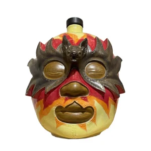 El murciélago de fuego, escultura de Felipe Martí en cerámica de alta temperatura con máscara y formas zoomorfas.